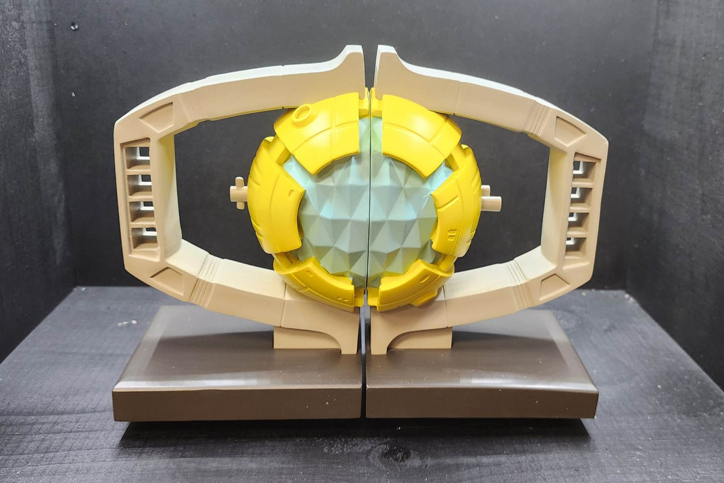 TRANSFORMERS MATRIX OF LEADERSHIP BOOKEND (PREVIEWS EXCLUSIVE)