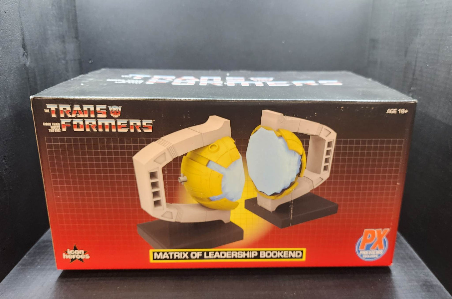 TRANSFORMERS MATRIX OF LEADERSHIP BOOKEND (PREVIEWS EXCLUSIVE)
